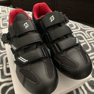 Peloton size 8 worn only 5 times. Excellent condition still like new.